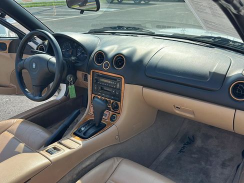 Used 1999 MAZDA MX-5 Miata RWD image 16