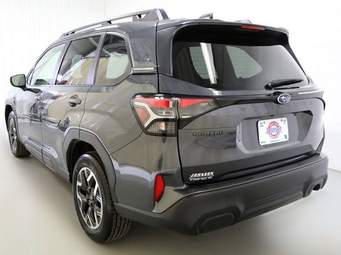 Used 2025 Subaru Forester Premium image 19