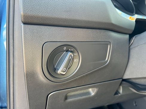 Used 2019 Volkswagen Tiguan S image 35