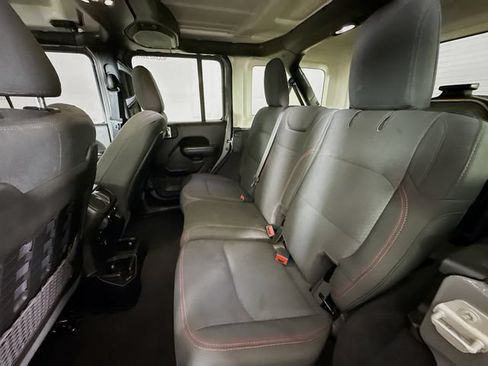 Used 2021 Jeep Wrangler Unlimited Rubicon w/ Cold Weather Group AWD/4WD image 23