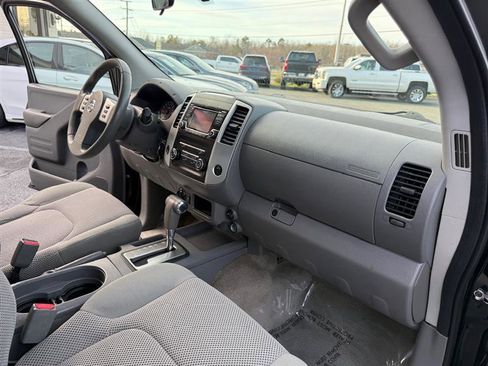 Used 2018 Nissan Frontier SV image 13
