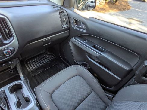 Used 2022 Chevrolet Colorado LT w/ Fleet Safety Package image 17