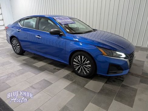 Used 2025 Nissan Altima 2.5 SV FWD image 5