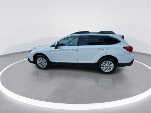 Used 2018 Subaru Outback 2.5i Premium image 5