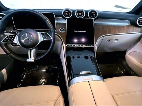 Used 2024 Mercedes-Benz GLC 300 4MATIC image 16