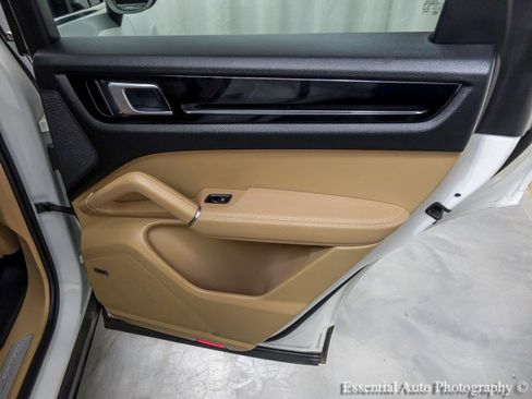 Used 2021 Porsche Cayenne E-Hybrid image 30