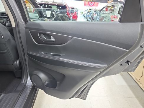 Used 2020 Nissan Rogue S image 14