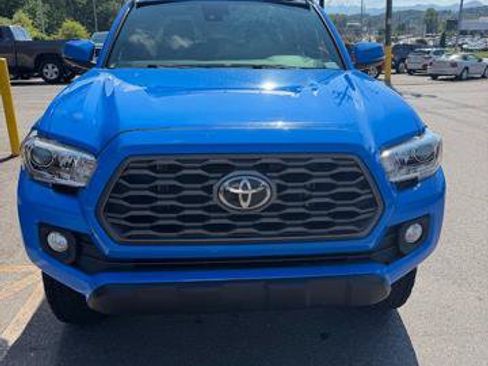 Used 2021 Toyota Tacoma TRD Off-Road AWD/4WD image 3