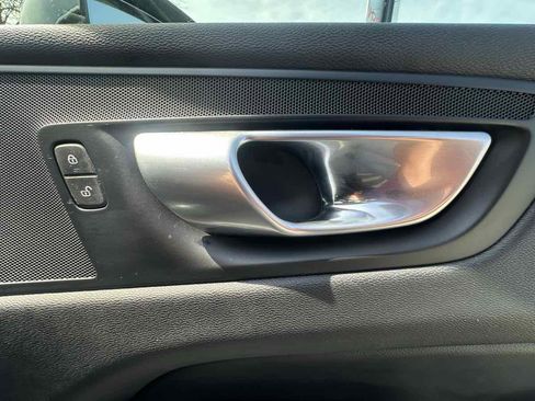 Used 2023 Volvo XC60 B5 Core image 32
