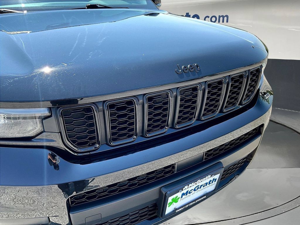 Used 2023 Jeep Grand Cherokee L Laredo AWD/4WD image 36