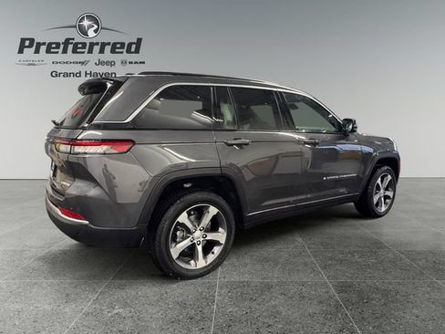 New 2026 Jeep Grand Cherokee Limited w/ Trailer Tow Package AWD/4WD image 21