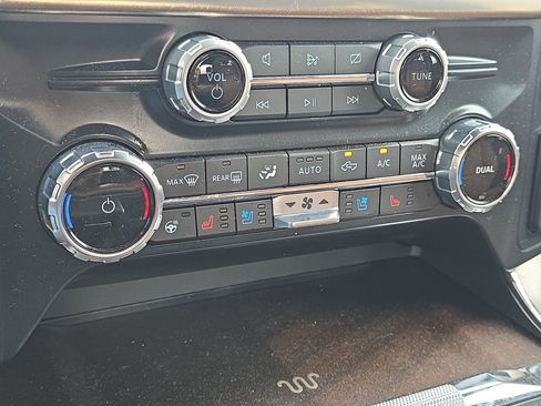 Used 2024 Ford F150 King Ranch w/ FX4 Off-Road Package image 19