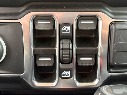 Used 2022 Jeep Wrangler Unlimited Sahara w/ Cold Weather Group AWD/4WD image 16