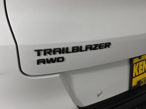 Used 2025 Chevrolet TrailBlazer RS w/ Convenience Package AWD/4WD image 11