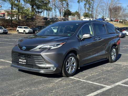 Certified 2023 Toyota Sienna Platinum image 24