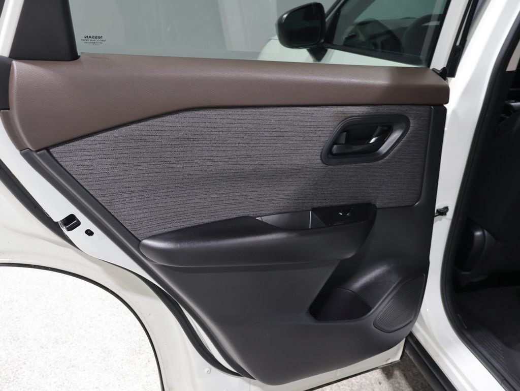 Used 2023 Nissan Rogue S AWD/4WD image 26