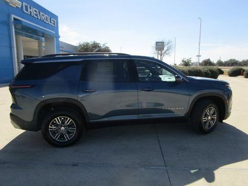 New 2026 Chevrolet Traverse LT w/ Driver Confidence Package FWD image 8