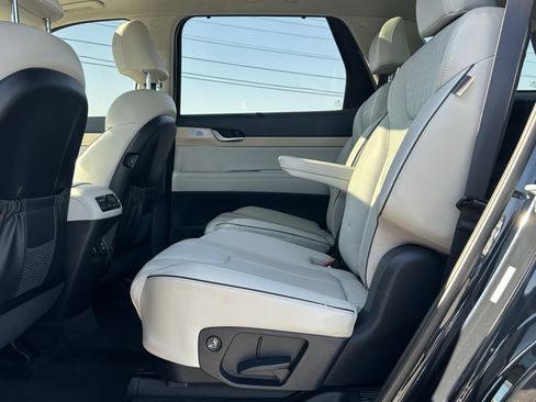 Used 2023 Hyundai Palisade Limited FWD image 19