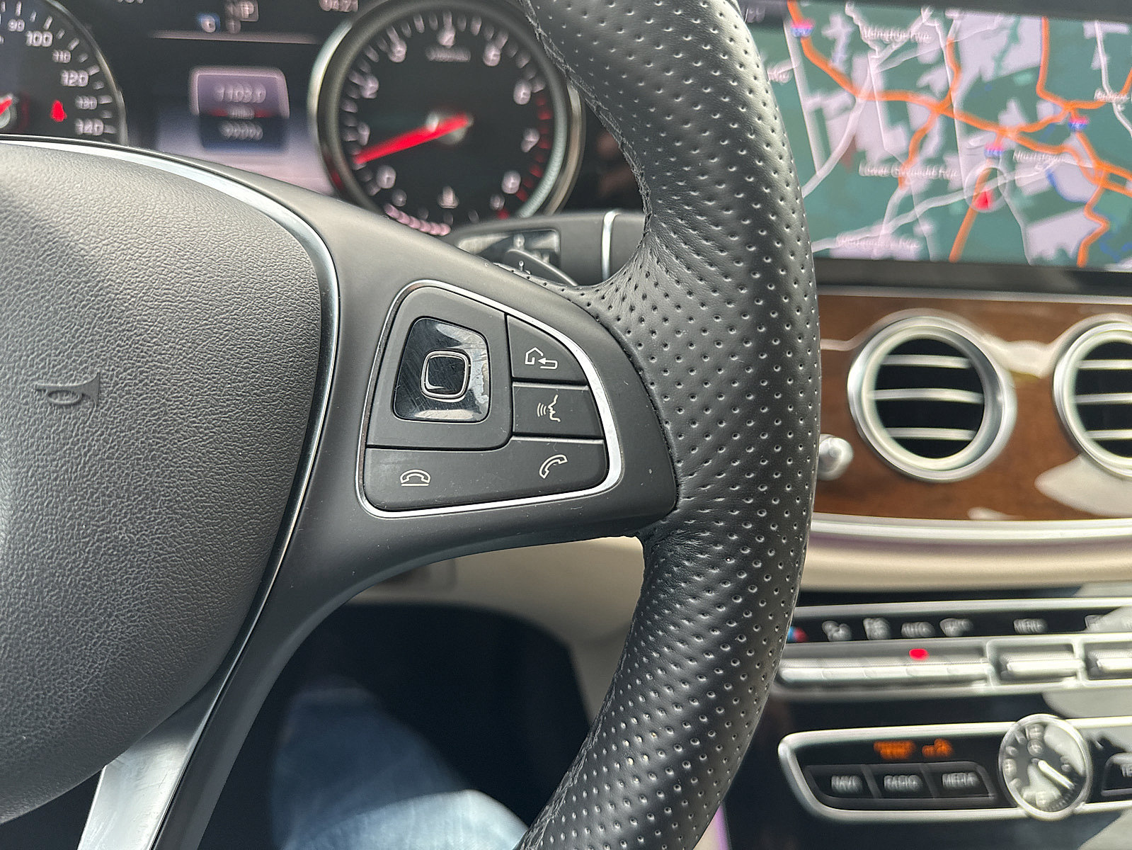 Used 2017 Mercedes-Benz E 400 4MATIC Wagon image 51