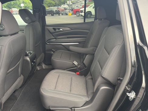 Used 2025 Chevrolet Traverse LT FWD image 12