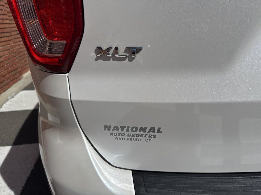 Used 2019 Ford Explorer XLT w/ Equipment Group 202A AWD/4WD image 47