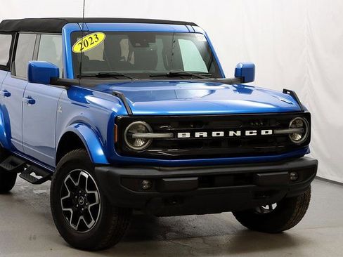 Used 2023 Ford Bronco Outer Banks image 2