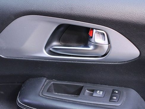 Used 2022 Chrysler Pacifica Touring image 9