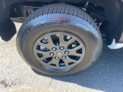 Used 2025 Toyota 4Runner SR5 image 22