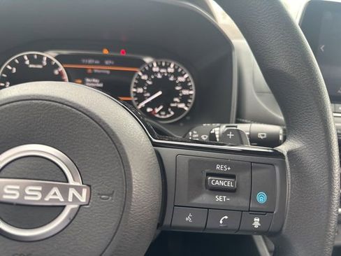 Used 2023 Nissan Rogue SV image 18