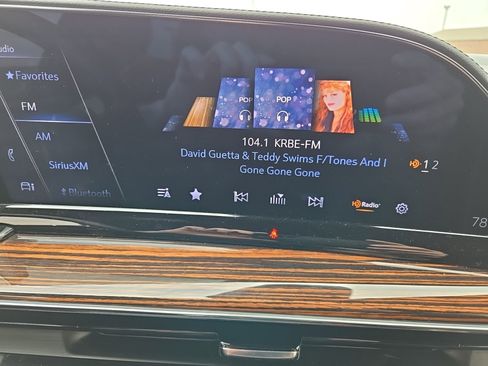 Used 2024 Cadillac Escalade ESV Premium Luxury image 16