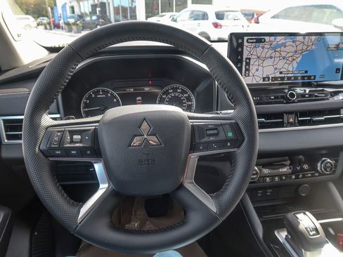 New 2025 Mitsubishi Outlander AWD image 29