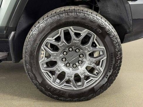 Used 2024 GMC Hummer EV 3X w/ LPO, Illumination Package image 13