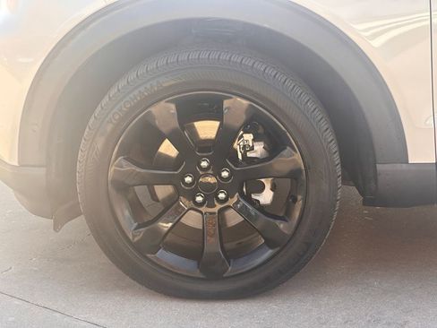 Used 2020 Ford Explorer Platinum w/ Premium Technology Package image 11