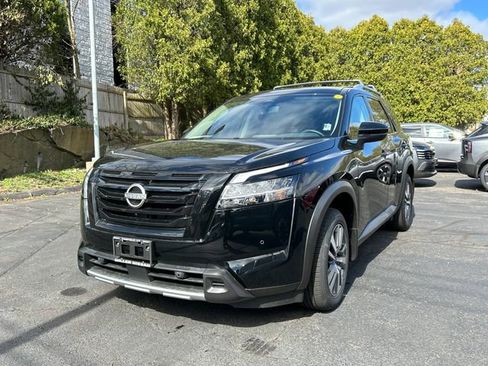 Certified 2023 Nissan Pathfinder SL w/ Black Appearance Package AWD/4WD image 5