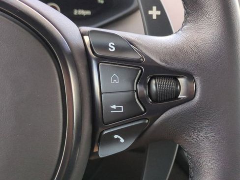 Used 2023 Aston Martin V8 Vantage Roadster image 24