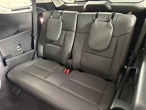 Certified 2025 Ford Explorer Active w/ Active Comfort Package AWD/4WD image 32