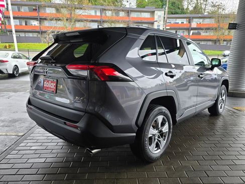 Used 2024 Toyota RAV4 XLE w/ Convenience Package image 5
