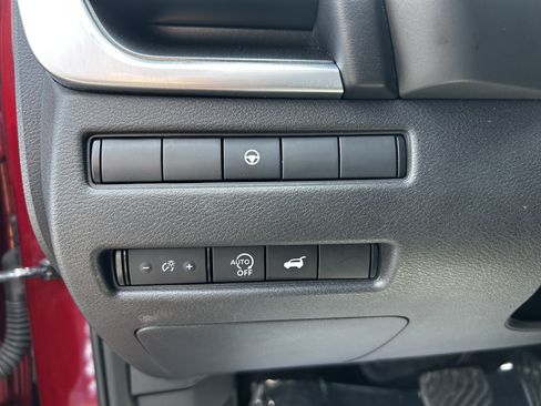 Used 2025 Nissan Rogue SV AWD/4WD image 26
