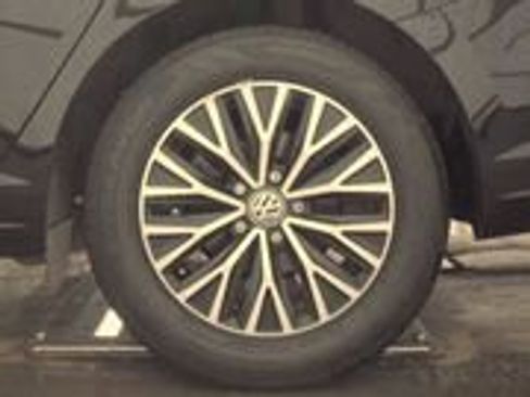 Used 2021 Volkswagen Jetta SE w/ SE Cold Weather Package FWD image 9
