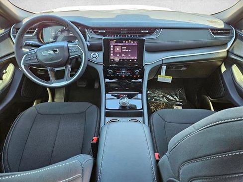 New 2025 Jeep Grand Cherokee Laredo image 14