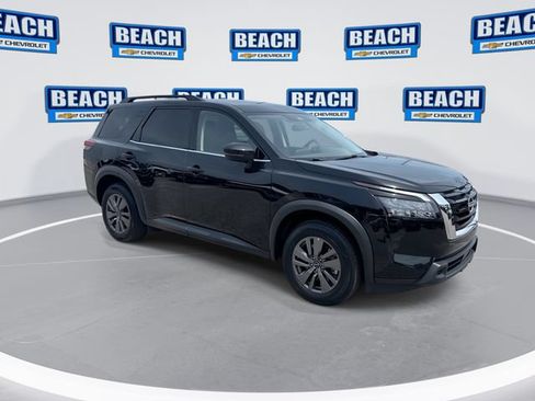 Used 2025 Nissan Pathfinder SV FWD image 2