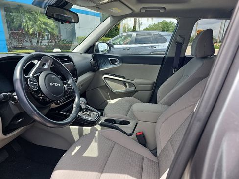 Used 2025 Kia Soul EX image 3