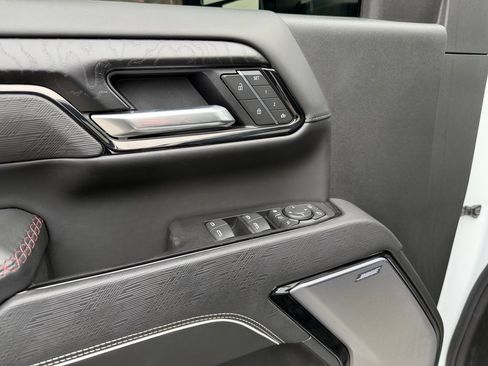 Used 2025 GMC Sierra 2500 AT4X w/ AT4X AEV Edition image 14