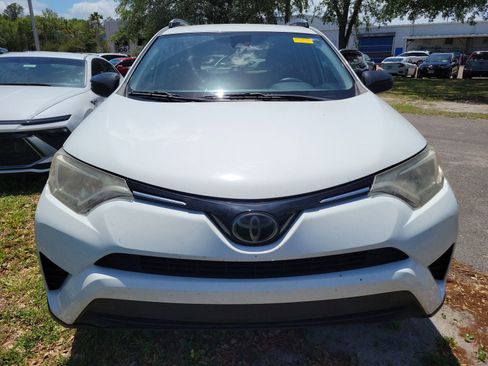 Used 2018 Toyota RAV4 LE FWD image 1