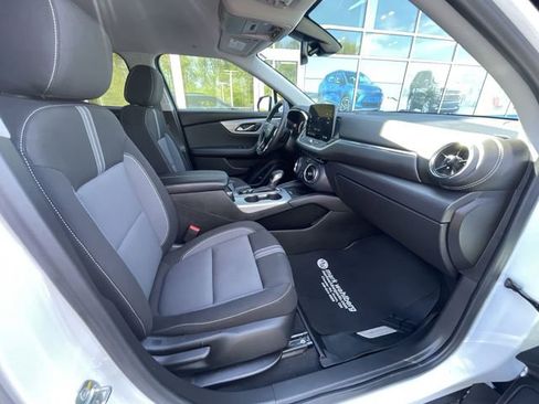 Certified 2025 Chevrolet Blazer LT w/ Convenience Package FWD image 27