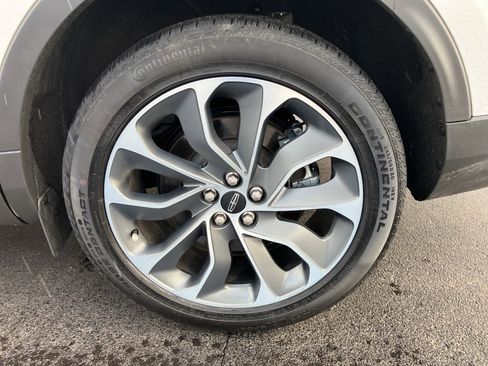 Used 2023 Lincoln Nautilus Reserve w/ Equipment Group 201A image 12