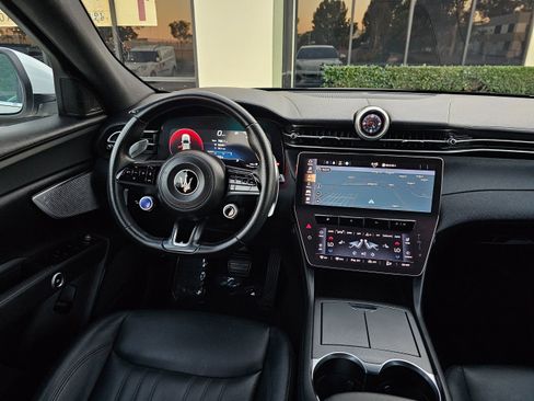 Used 2024 Maserati Grecale GT image 19