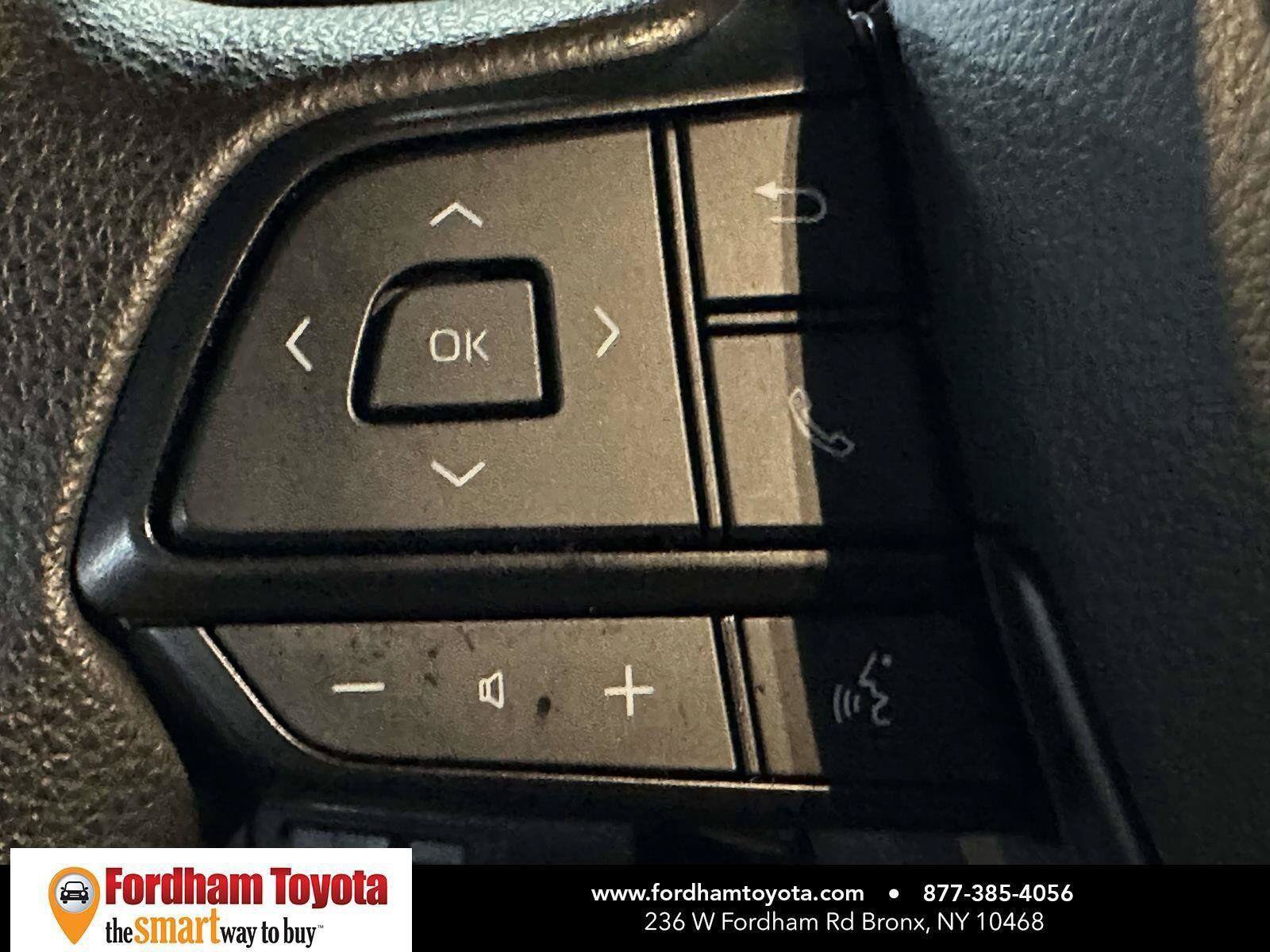 Used 2026 Toyota Sienna LE FWD image 14