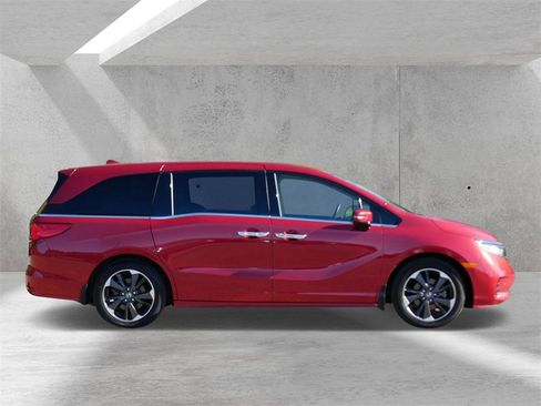 Used 2023 Honda Odyssey Elite image 2