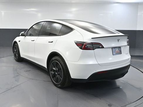 Used 2022 Tesla Model Y Long Range image 6